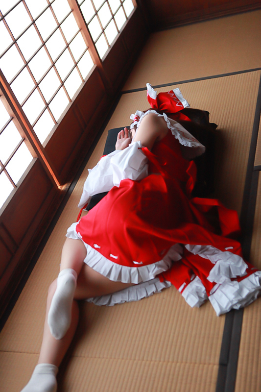 [Cosplay] Reimu Hakurei with dildo and toys - Touhou Project Cosplay